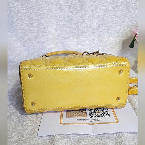 COA CHRISTIAN DIOR Cannage Quilted Patent Leather Medium Lady Dior Bag - Picture 4 of 13